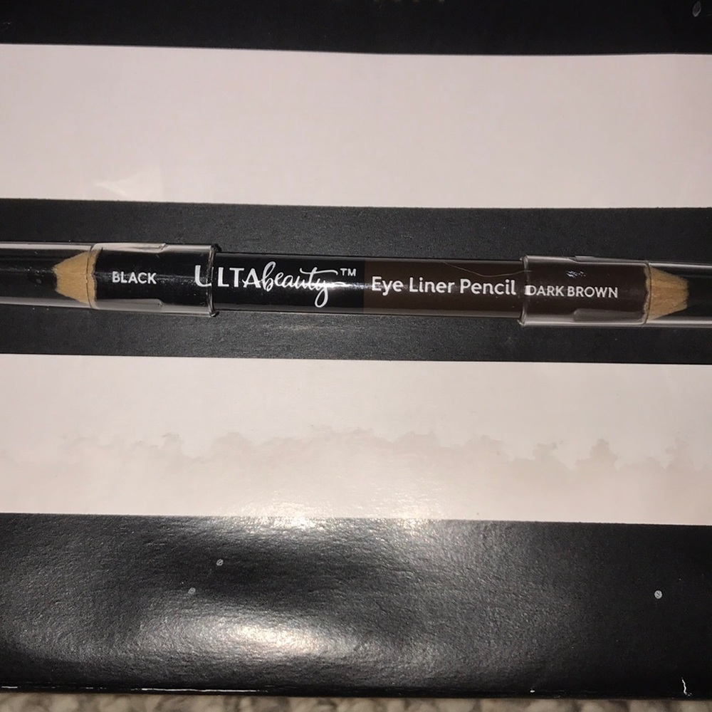Dual sided eyeliner pencil